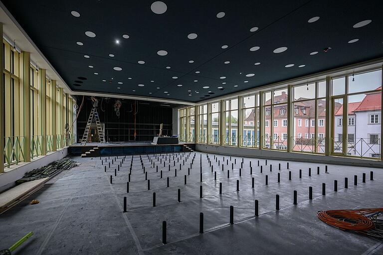 Blick in die ehemalige Aula der Mozartschule. Blick in die ehemalige Aula der Mozartschule. 