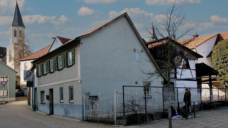 Neuer Standort für den Tante-Enso-Dorfladen soll das Gelände der alten Bäckerei Gensler werden. Das Haus wird abgerissen und dort ein neues Gebäude errichtet.       -  Neuer Standort für den Tante-Enso-Dorfladen soll das Gelände der alten Bäckerei Gensler werden. Das Haus wird abgerissen und dort ein neues Gebäude errichtet.