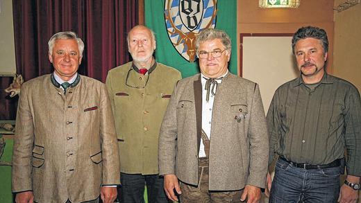 Gewählt: Der neue Vorstand der Jäger-Kreisgruppe Ochsenfurt (von links): Vorsitzender Gerhard Klingler (Gaukönigshofen), Schriftführer Dr. Klaus Büttner (Gaubüttelbrunn), Schatzmeister Kilian Kemmer (Hohestadt) und stellvertr. Vorsitzender Engelbert Zobel (Bieberehren).