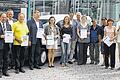 Gemeinsam für eine gute Sache: Die Sponsoren überreichten jetzt offiziell den Schlüssel für ein neues Transportauto an das Caritas-Krankenhaus Bad Mergentheim.