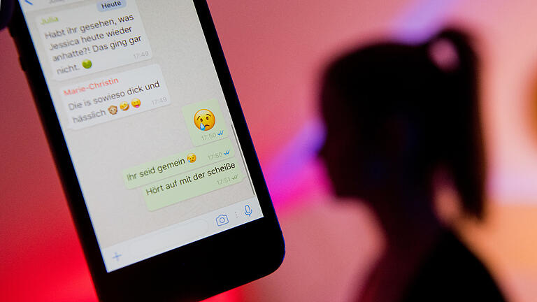 Wer Cybermobbing anzeigen will, braucht Beweise. Fachleute raten, Screenshots zu machen oder die Posts zu speichern. Wer Cybermobbing anzeigen will, braucht Beweise. Fachleute raten, Screenshots zu machen oder die Posts zu speichern.