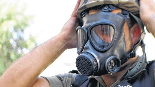 Schutz vor Gift: Ein Soldat der syrischen Armee mit Gasmaske.