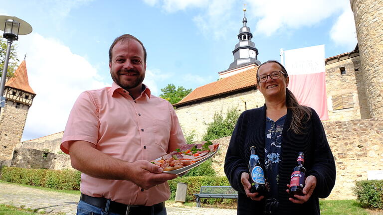 Im vergangenen Jahr präsentierten Bürgermeister Steffen Malzer und Susanne Orf von der Tourist-Info virtuell den Wurstmarkt.