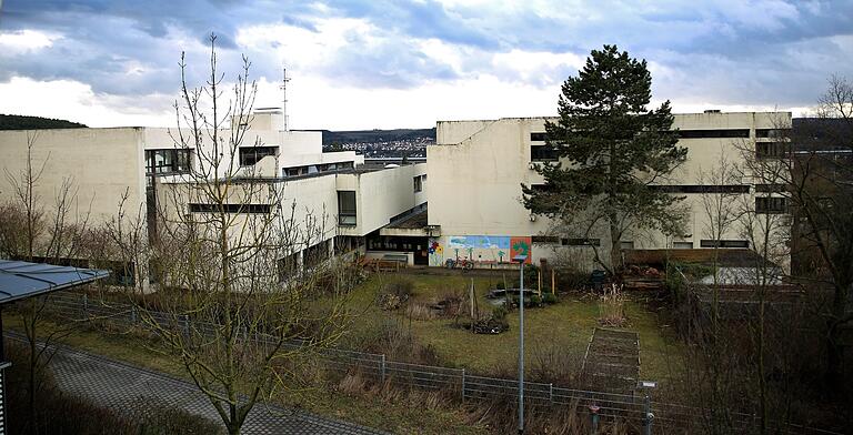 Das Schulhaus der Rupert-Egenberger-Schule in Veitshöchheim wurde 1970 fertiggestellt und ist mittlerweile in einem schlechten Zustand.&nbsp;