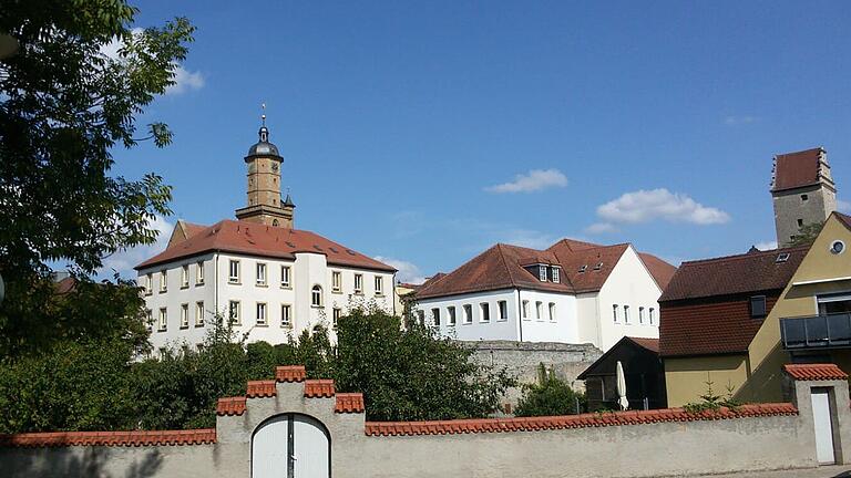 Blick auf die Volkacher Mädchenrealschule.