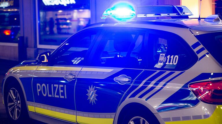 Rasch konnte die Polizei einen Raub und einen Einbruchdiebstahl in Kitzingen klären (Symbolbild). Rasch konnte die Polizei einen Raub und einen Einbruchdiebstahl in Kitzingen klären (Symbolbild). 