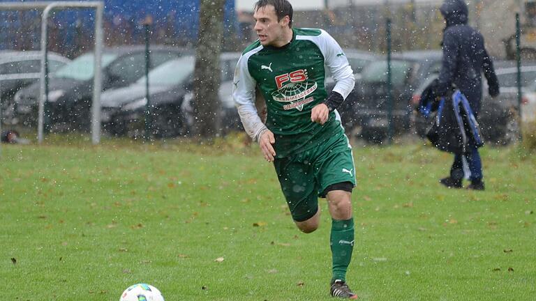 Michael Riedmann, Spielertrainer des FV Steinfeld/Hausen-Rohrbach und auf diesem Archivbild noch im Trikot des TSV Neuhütten-Wiesthal, nahm die Wendung im Kreisliga-Spiel am Sonntag mit einer Mischung auf Freude und Ungläubigkeit zur Kenntnis.