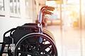 pflegefall.jpeg       -  Ein Regensburger ist nach der Amputation beider Beine auf einen Rollstuhl angewiesen und wurde mit dem Pflegegrad 1 eingestuft.