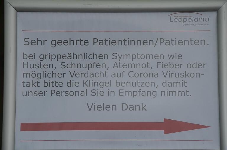 Nicht einfach in die Notaufnahme gehen, sondern sich bei Grippe-Symptomen von Personal abholen lassen. An diese Anweisung sollen sich die Patienten halten. Nicht einfach in die Notaufnahme gehen, sondern sich bei Grippe-Symptomen von Personal abholen lassen. An diese Anweisung sollen sich die Patienten halten.