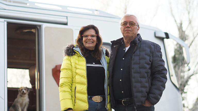 Mal ohne, mal mit Enkelkindern, aber immer mit Hund: Siegfried und Marita Pötz aus Düren kommen regelmäßig nach Kitzingen. Mal ohne, mal mit Enkelkindern, aber immer mit Hund: Siegfried und Marita Pötz aus Düren kommen regelmäßig nach Kitzingen.