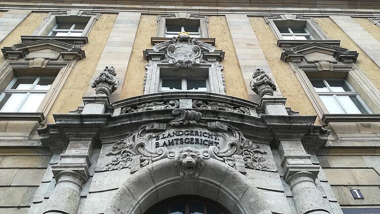 Seit Anfang Februar müssen sich zwei Männer wegen Vergewaltigung vor dem Landgericht Schweinfurt verantworten. Seit Anfang Februar müssen sich zwei Männer wegen Vergewaltigung vor dem Landgericht Schweinfurt verantworten. 