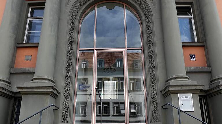 Historischer Eingang: Das Institut für Anatomie in der Koelliker-Straße.