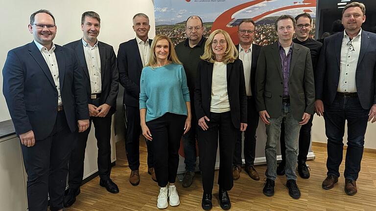 Die 'Karschter Wohnen' Baugenossenschaft Karlstadt wurde am 28. Februar offiziell gegründet (von links): Michael Hombach, Wolfram Seltsam, Andreas Fella, Lisa Kraft, Ralf Liebl, Ursula Steimer, Thomas Gundersdorf, Bernd Koch, Johannes Hemmelmann und Rüdiger Amthor.