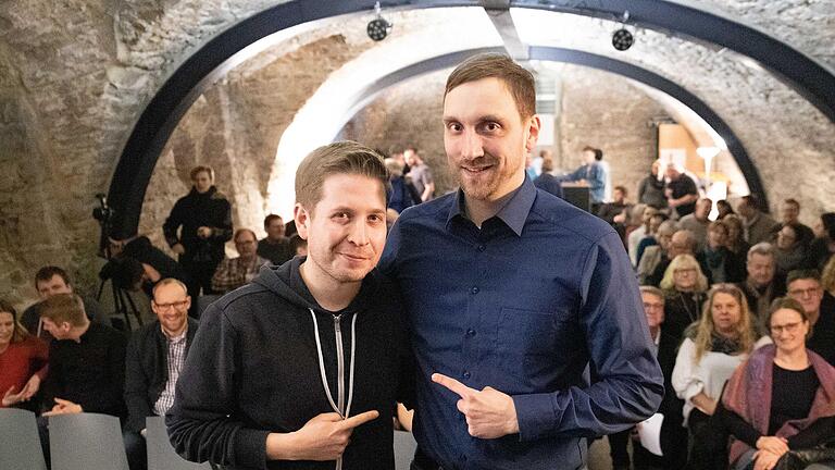 Juso-Bundesvorsitzender Kevin Kühnert unterstützt den jungen Zeller SPD-Bürgermeisterkandidaten Sebastian Rüthlein im Kommunalwahlkampf. Juso-Bundesvorsitzender Kevin Kühnert unterstützt den jungen Zeller SPD-Bürgermeisterkandidaten Sebastian Rüthlein im Kommunalwahlkampf. 