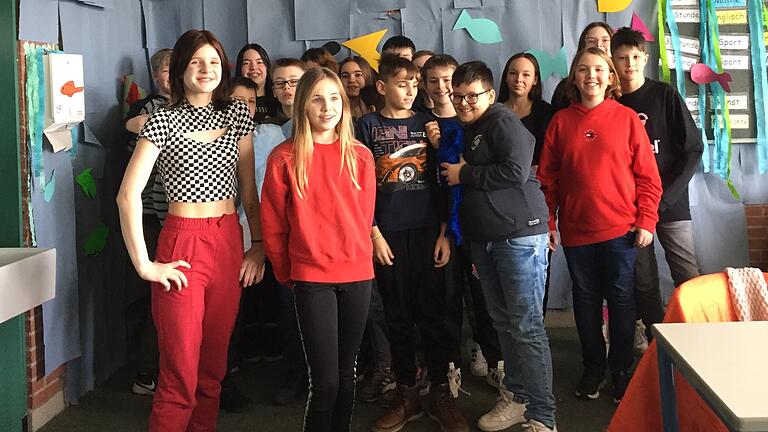 2. Platz- geteilter Platz-Klasse 6b und Klasse 7b, hier: Klasse 6b im Klassenzimmer. 2. Platz- geteilter Platz-Klasse 6b und Klasse 7b, hier: Klasse 6b im Klassenzimmer.
