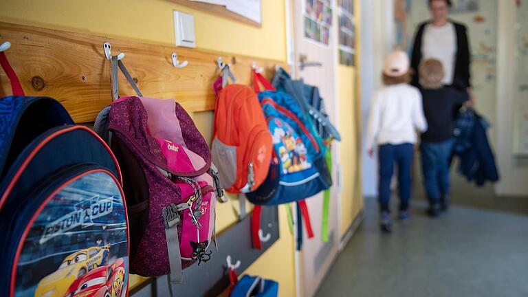 180.000 zusätzliche Betreuungsplätze in Kitas und Grundschulen und rund 60.000 neue Stellen für das Betreuungspersonal verspicht Bayerns Ministerpräsident Markus Söder (CSU) bis 2028.