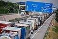 &nbsp;Lkw und Pkw stauen sich auf der A9 vor dem Schkeuditzer Kreuz in Richtung München. (Symbolbild)