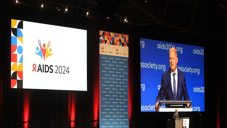 25. Welt-Aids-Konferenz - Bundeskanzler Olaf Scholz (SPD) erläutert die Finanzhilfen von Deutschland. 25. Welt-Aids-Konferenz - Bundeskanzler Olaf Scholz (SPD) erläutert die Finanzhilfen von Deutschland.