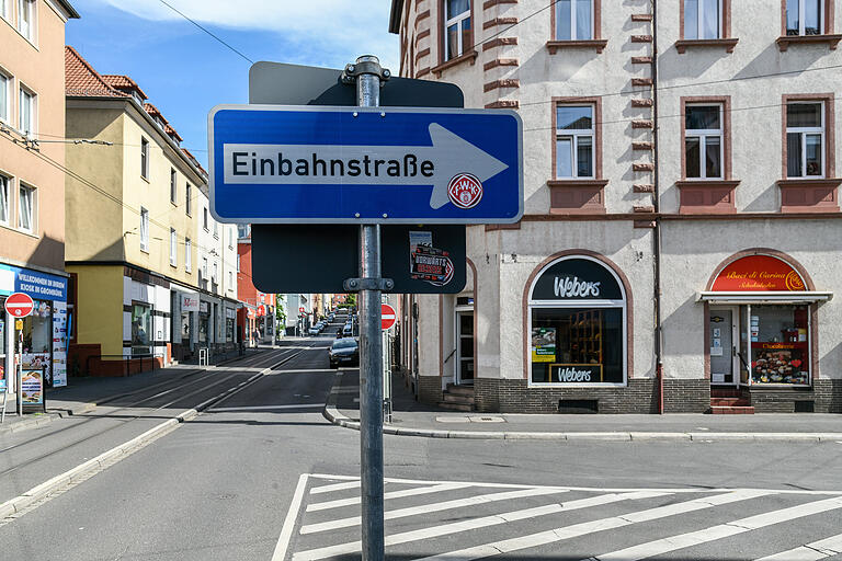 Tauchen diese Schilder in Grombühl künftig häufiger auf? Das Konzept sieht einen Einbahnstraßenverkehr in dem Würzburger Stadtbezirk vor. Tauchen diese Schilder in Grombühl künftig häufiger auf? Das Konzept sieht einen Einbahnstraßenverkehr in dem Würzburger Stadtbezirk vor.