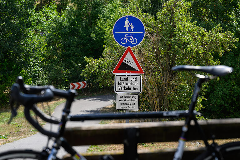 Knackiger Anstieg vor Lindelbach: 20 Prozent Steigung lassen die Oberschenkel kurz glühen.