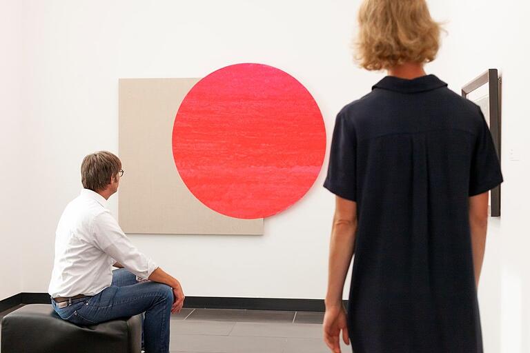Das Werk ' Geist und Materie I' aus dem Jahr 2003 von Architekt und Maler Rupprecht Geiger in der Kunsthalle Schweinfurt. Das Werk ' Geist und Materie I' aus dem Jahr 2003 von Architekt und Maler Rupprecht Geiger in der Kunsthalle Schweinfurt.