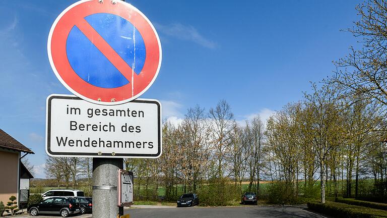 Um die Öffnung der Wilhelm-Hoegner-Straße in Estenfeld für den Durchgangsverkehr gibt es einen jahrelangen Streit. Nun wurde ein Beschluss gefasst. Um die Öffnung der Wilhelm-Hoegner-Straße in Estenfeld für den Durchgangsverkehr gibt es einen jahrelangen Streit. Nun wurde ein Beschluss gefasst.