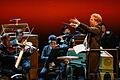 Das Philharmonische Orchester Würzburg unter der musikalischen Leitung von Gábor Hontvári spielt das Weihnachtskonzert 2023 in der Blauen Halle des Mainfrankentheaters.