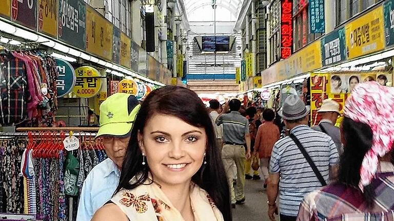 Hat Südkorea für sich entdeckt: Kristin Langmann beim Bummel in der Millionenstadt Daejon.