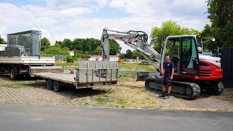 Die Bagger rollen - endlich, sagen wohl viele Röthleiner, die schon länger darauf warten, dass der Bürgerpark für alle Generationen Form annimmt. Ein wichtiger Schritt ist nun getan: Die Baustelle ist eingerichtet und die Erdarbeiten haben begonnen.