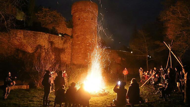 Walpurgisfeuer auf der Gamburg