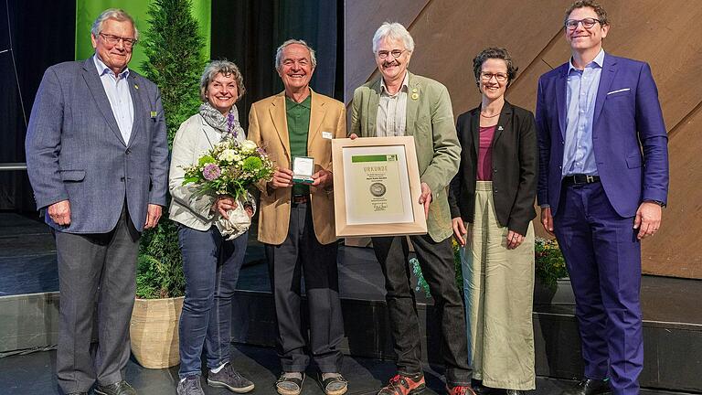 Verleihung der Bay. Naturschutzmedaille an Armin Amrehn (von links): Prof. Dr. Hubert Weiger (BN-Ehrenvorsitzender),  Beate Rutkowski (stellv. BN-Landesvorsitzende), Armin Amrehn (Vorsitzender BN-Kreisgruppe Würzburg), Richard Mergner (BN-Landesvorsitzender), Antje von Brook (Vertreterin des BUND-Bundesverbandes), Martin Heilig (zweiter Bürgermeister von Würzburg).