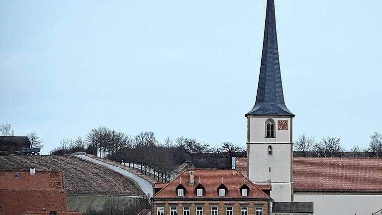 Ein Bekenntnis zum Schulhaus von Wülfershausen &ndash; das ist das Dach mit Gauben &ndash; legten die Gemeinderäte bei ihrer Zusammenkunft ab.