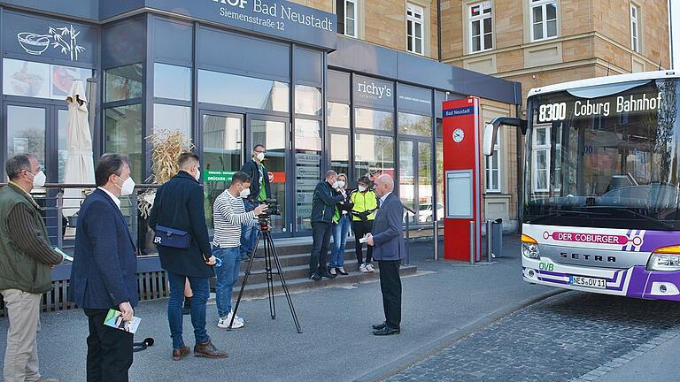 Das Medieninteresse bei der Eröffnung der neuen Busverbindung zwischen Hessen sowie Unter- und Oberfranken war hoch.