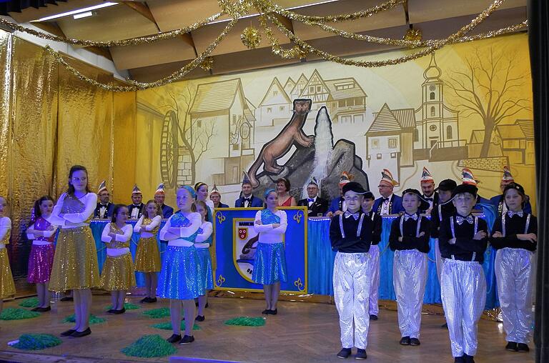 Bei der Kindergarde tanzten „Mädchen gegen Jungs“ Bei der Kindergarde tanzten „Mädchen gegen Jungs“