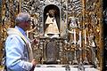 Doppelte schwarze Madonna       -  An die 30 Gewänder hat die Schwarze Madonna, passend zum jeweiligen liturgischen Fest. Zu Ostern trägt sie weiß.