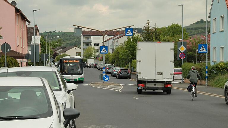 In der Karlstadter Bodelschwinghstraße ist der Mischwasserkanal stark überlastet. Dort wird eine Bypass-Leitung verlegt.