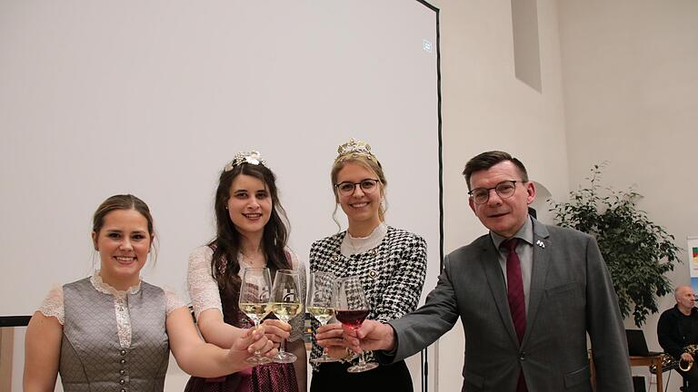 Eindrücke von der Inthronisierung der neuen Hammelburger Weinprinzessin.       -  Eindrücke von der Inthronisierung der neuen Hammelburger Weinprinzessin.