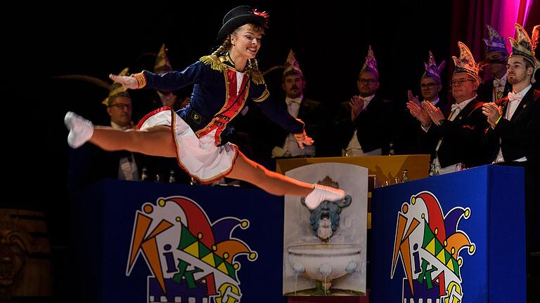 Reicht es bei der KiKaG künftig noch für große Sprünge? Szene aus der Rosenmontagssitzung 2020 mit Tanzmariechen Victoria Wagner. Reicht es bei der KiKaG künftig noch für große Sprünge? Szene aus der Rosenmontagssitzung 2020 mit Tanzmariechen Victoria Wagner.