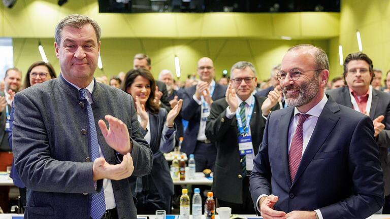 Manfred Weber.jpeg       -  Manfred Weber steht neben Bayerns Ministerpräsident Markus Söder (CSU) bei der CSU-Delegiertenversammlung zur Europawahl in Nürnberg.