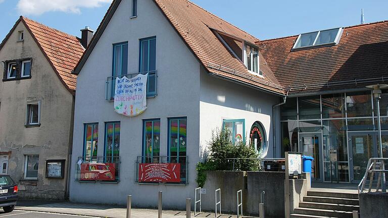 Das Durchhalten hat sich gelohnt: Der Naturkindergarten soll schon bald aus dem Ort in die Natur ziehen. Das Durchhalten hat sich gelohnt: Der Naturkindergarten soll schon bald aus dem Ort in die Natur ziehen.