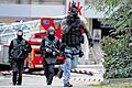 Spezialkräfte der Polizei verfolgen den Täter: Bei Bluttaten wurden am Freitag im Raum Düsseldorf zwei Frauen getötet.