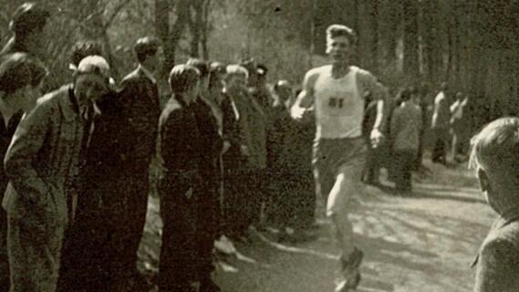 Erich Kempf beim Waldlauf in Würzburg 1952. Erich Kempf beim Waldlauf in Würzburg 1952.