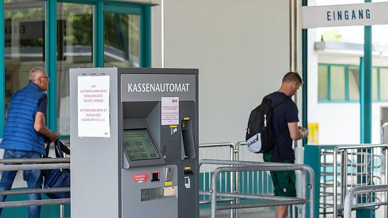 Die Freibadsaison im Dallenbergbad Würzburg ist eröffnet. Allerdings ist die Ermäßigung für beeinträchtigte Menschen nun weggefallen. Die Freibadsaison im Dallenbergbad Würzburg ist eröffnet. Allerdings ist die Ermäßigung für beeinträchtigte Menschen nun weggefallen. 