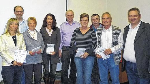 Die Absolventen des Sportabzeichens: (von links) Sylvia Hoh, Ralph Köberlein, Heidi Dauelsberg, Judith Geiling, Günter Dietz, Rosi Endreß, Rainer Reinhardt, Wolfgang Hochrein und Albert Köder. Die Absolventen des Sportabzeichens: (von links) Sylvia Hoh, Ralph Köberlein, Heidi Dauelsberg, Judith Geiling, Günter Dietz, Rosi Endreß, Rainer Reinhardt, Wolfgang Hochrein und Albert Köder.