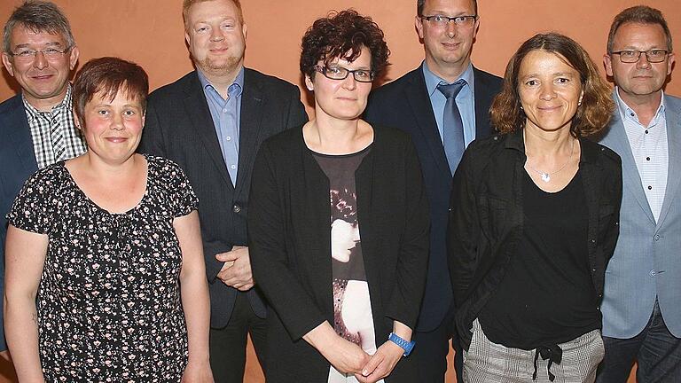 Die Führung der Lebenshilfe Haßberge hat ein neues Gesicht. Jörg Kümmel (links) steht nun am das Ruder. Ihm zur Seite stehen (weiter) Yvonne Hochrein, Johannes Burkard, Diana Siebert, Timo Zirnsak und Christiane Schöller. Rechts Lebenshilfe-Geschäftsführer Olaf Haase.