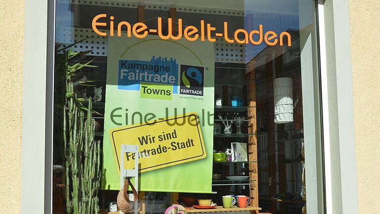 Seit über 25 Jahren gibt es den Eine-Welt-Laden in Bad Neustadt, die Kreisstadt ist auch als Fair-Trade-Stadt zertifiziert. Nun will sich Rhön-Grabfeld insgesamt als 'Fair-Trade-Landkreis' zertifizieren lassen. Seit über 25 Jahren gibt es den Eine-Welt-Laden in Bad Neustadt, die Kreisstadt ist auch als Fair-Trade-Stadt zertifiziert. Nun will sich Rhön-Grabfeld insgesamt als 'Fair-Trade-Landkreis' zertifizieren lassen.
