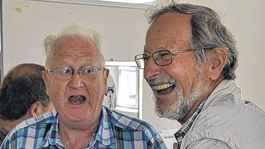 Erinnerungen: Herbert Braun (links) besuchte von 1943 bis 1951 die Volksschule Rügheim, Wolfgang Sommer aus Haßfurt war der letzte Schulleiter (1968 bis 1971).FOTO: Martin Schweiger Erinnerungen: Herbert Braun (links) besuchte von 1943 bis 1951 die Volksschule Rügheim, Wolfgang Sommer aus Haßfurt war der letzte Schulleiter (1968 bis 1971).FOTO: Martin Schweiger