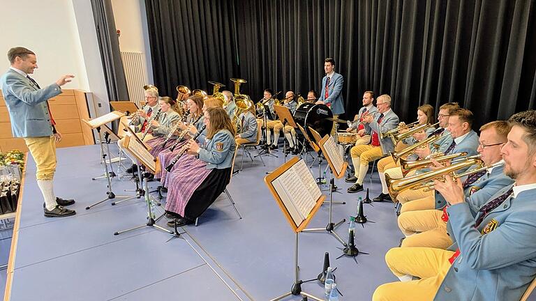 Neujahrsempfang Bad Bocklet - Für die musikalische Umrahmung des Bad Bockleter Neujahrsempfangs sorgte die Blaskapelle Steinach unter der Leitung von Bernd Borst. Neujahrsempfang Bad Bocklet - Für die musikalische Umrahmung des Bad Bockleter Neujahrsempfangs sorgte die Blaskapelle Steinach unter der Leitung von Bernd Borst.