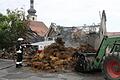 Völlig zerstört wurden Scheune und Stall eines landwirtschaftlichen Anwesens in Nenzenheim bei einem Brand in der Nacht zum Montag, auch das Wohnhaus trug Schäden am Dachstuhl davon. Einem Großaufgebot von Feuerwehrleuten gelang es, das Feuer zu löschen und ein weiteres Ausbreiten der Flammen zu verhindern. Die Nachlöscharbeiten dauerten den ganzen Montag über an.