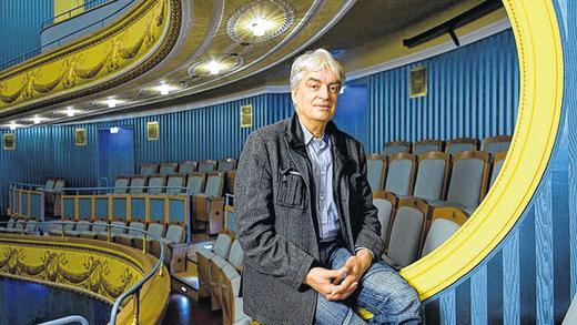 Blickt voraus auf die neue Spielzeit: Ansgar Haag, Intendant des Meininger Theaters, im prachtvoll hergerichteten Großen Haus. Blickt voraus auf die neue Spielzeit: Ansgar Haag, Intendant des Meininger Theaters, im prachtvoll hergerichteten Großen Haus.